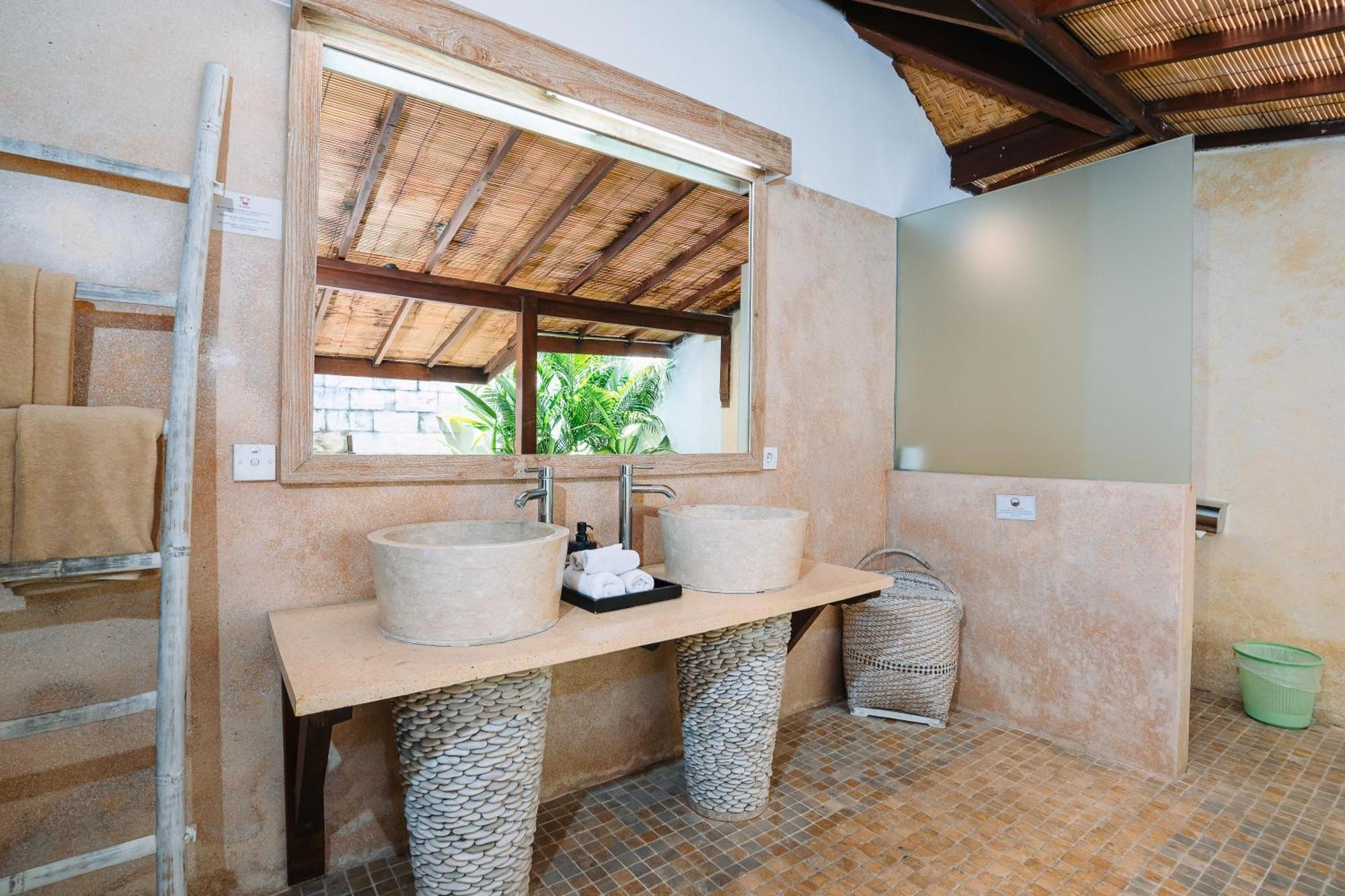 Cira - 5 Bedrooms Private Next To Villa Seminyak