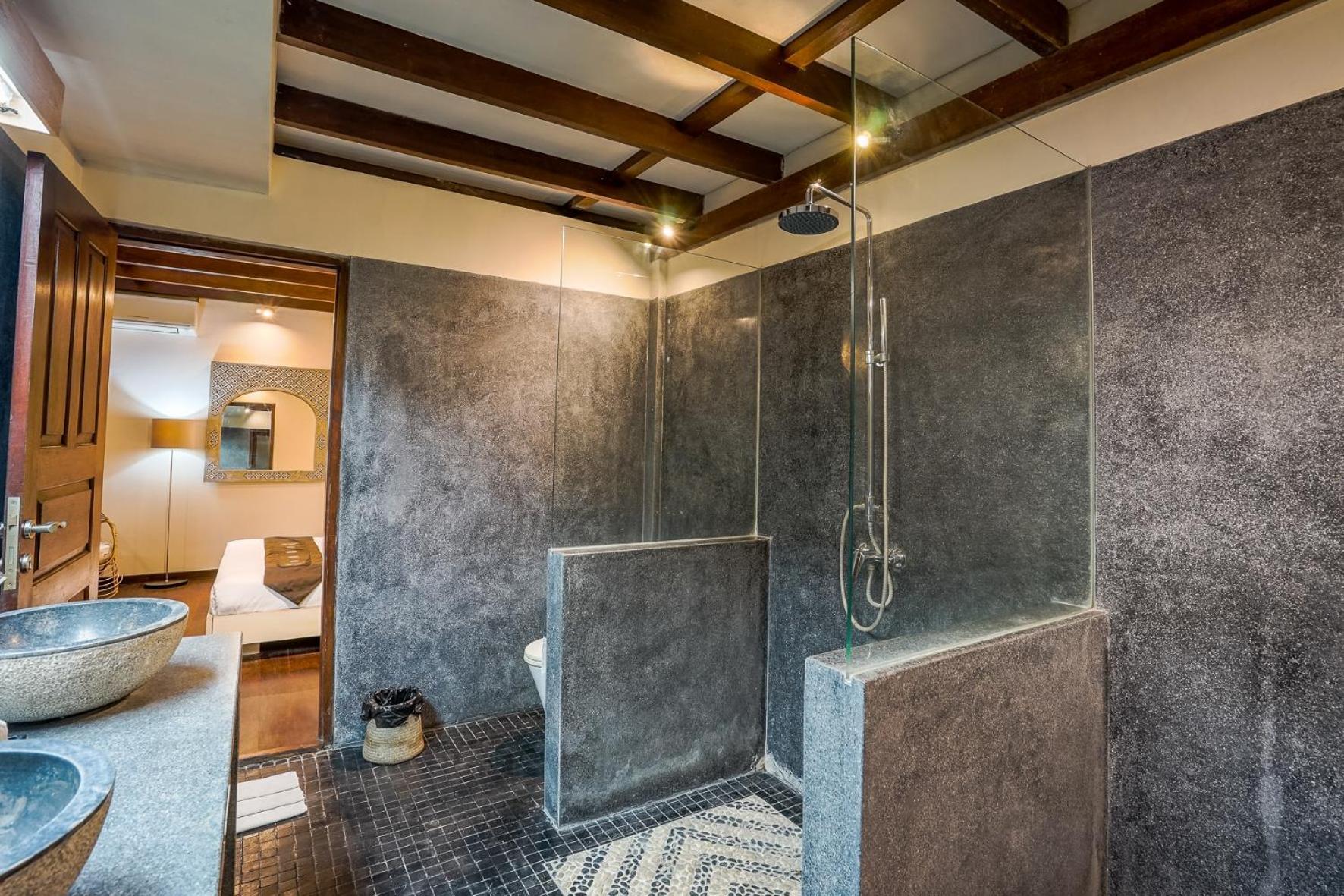Cira - 5 Bedrooms Private Next To Seminyak